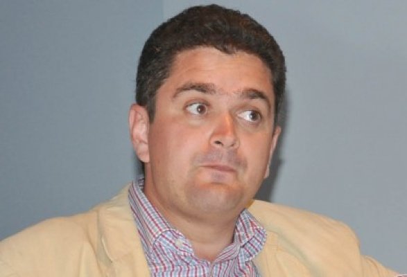Paleologu şi-ar asuma o iniţiativă legislativă de legalizare a prostituţiei